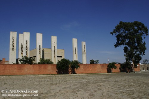 JoburgApartheidMuseum0018DRAKES